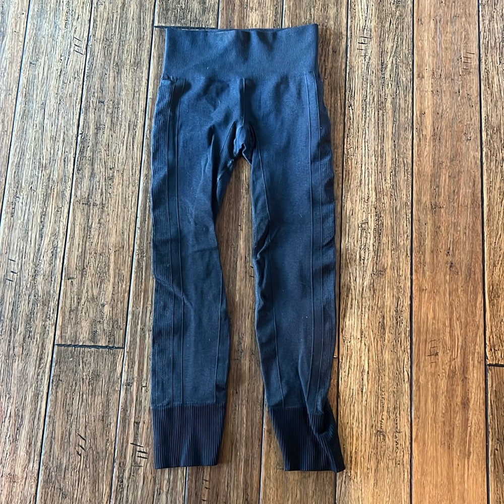 Lululemon leggings size 4